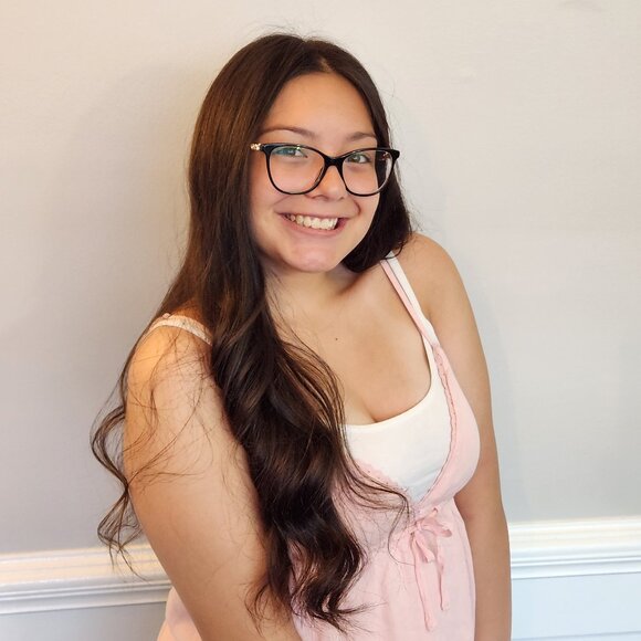 Meet your Posher, Mary (& Family) of Original Angel Jewelry - Picture 3 of 11